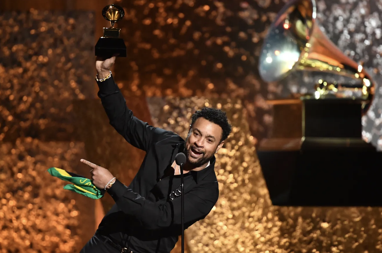 Shaggy accepting his second Best Reggae Album Grammy award in 2019 for 44/876