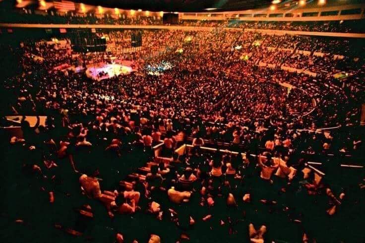Image of the sold-out MSG while fans shouted Bob Marley